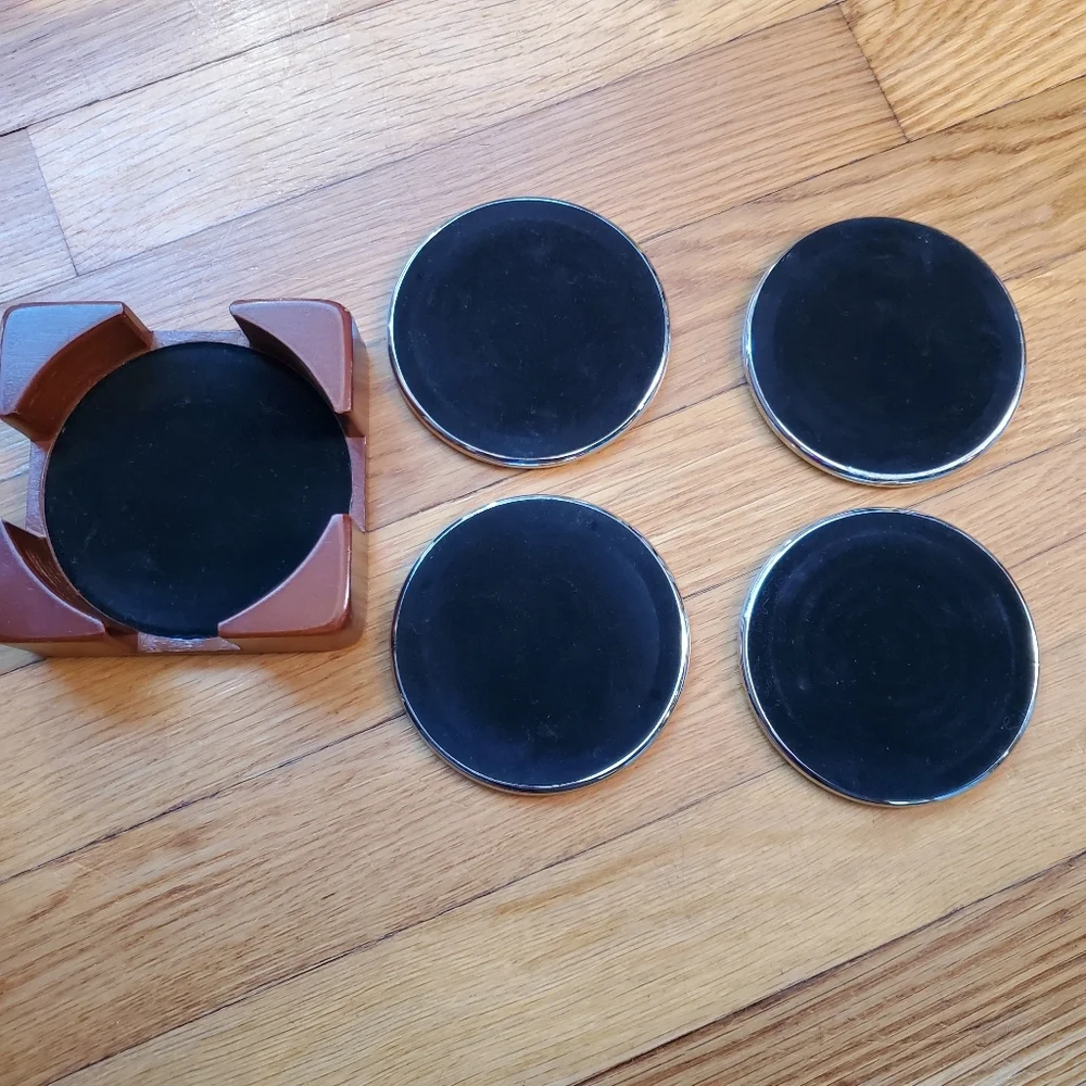 Williams Sonoma wood and metal round coaster set of four with‎ holder